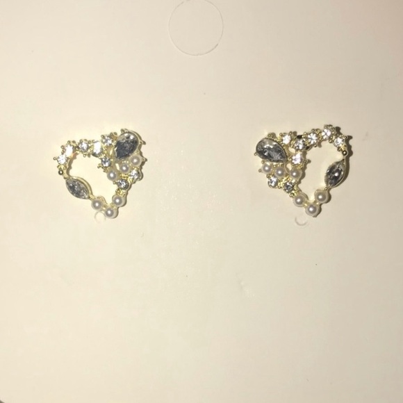 “Follow Your Heart” 18K Gold Tiny Pearl Swarovski Crystal Encrusted Adorned Stud - Picture 3 of 9